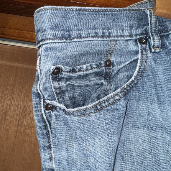 Gap Men's Easy Authentic Jeans Sz 40x30 Blue Denim Light Wash Bleach SPOT ON LEG - Picture 4 of 9